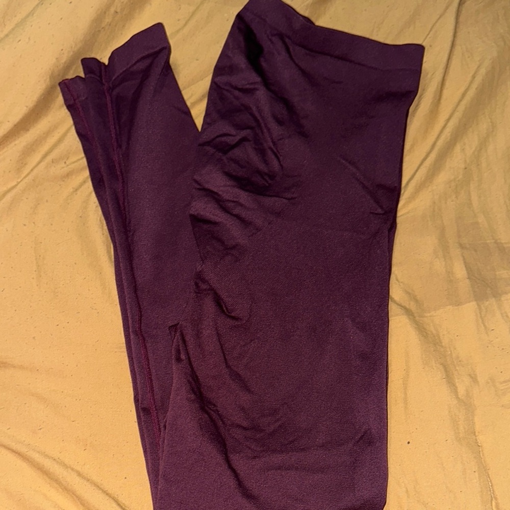 Motherhood Maternity Leggings in Burgundy